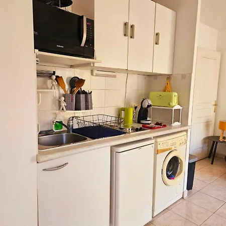 Lumineux En Plein Centre-ville, Avec Terrasse Privée Sur Cour, Situé Place Du Pin Appartement