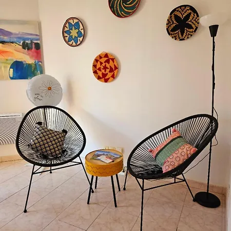 Lumineux En Plein Centre-ville, Avec Terrasse Privée Sur Cour, Situé Place Du Pin Appartement