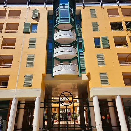 Lumineux En Plein Centre-ville, Avec Terrasse Privee Sur Cour, Situe Place Du Pin * Ницца